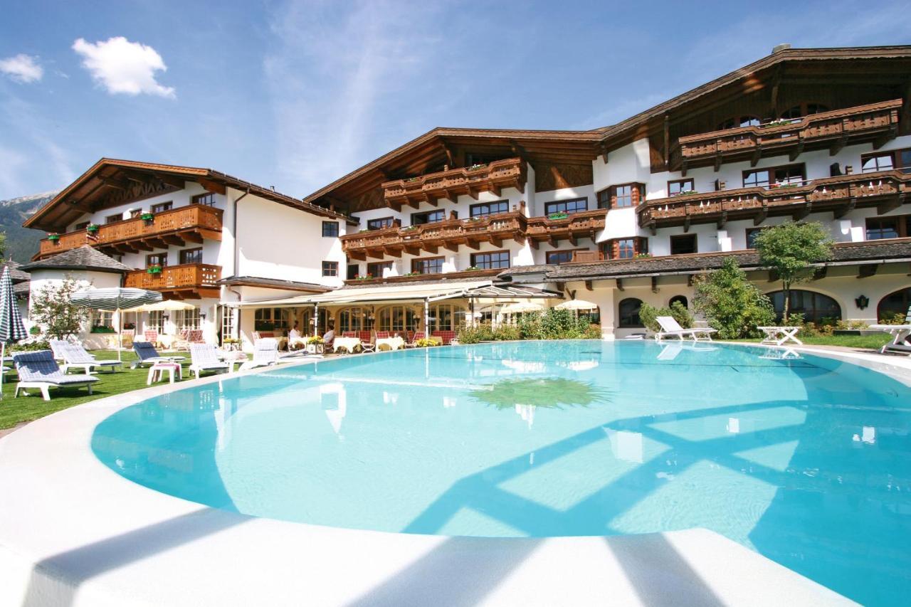Hotel Tirolerhof - Familotel Zugspitze Ehrwald Exteriör bild