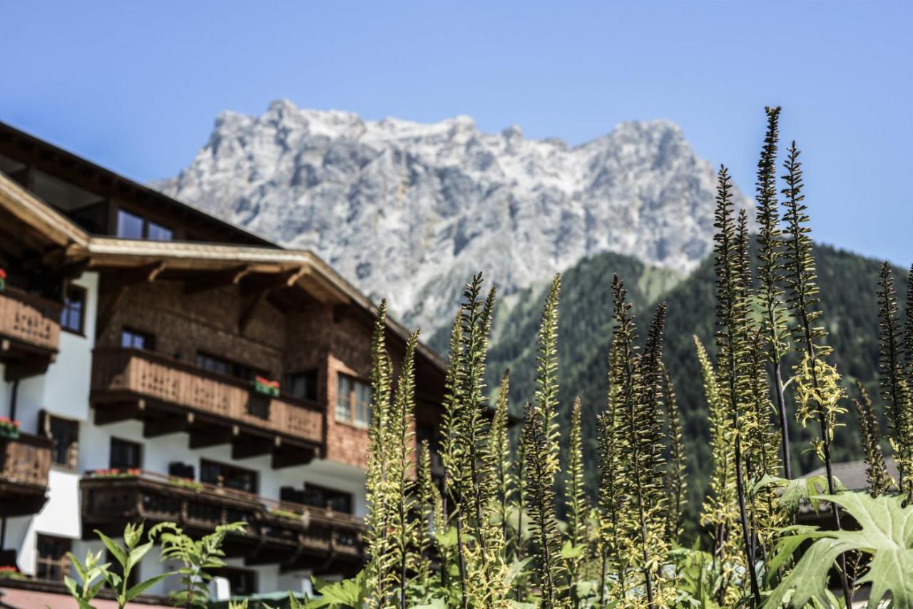Hotel Tirolerhof - Familotel Zugspitze Ehrwald Exteriör bild