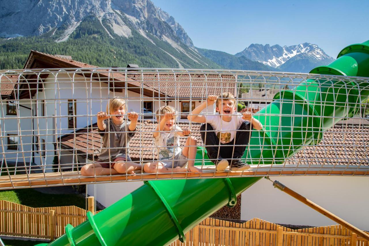 Hotel Tirolerhof - Familotel Zugspitze Ehrwald Exteriör bild