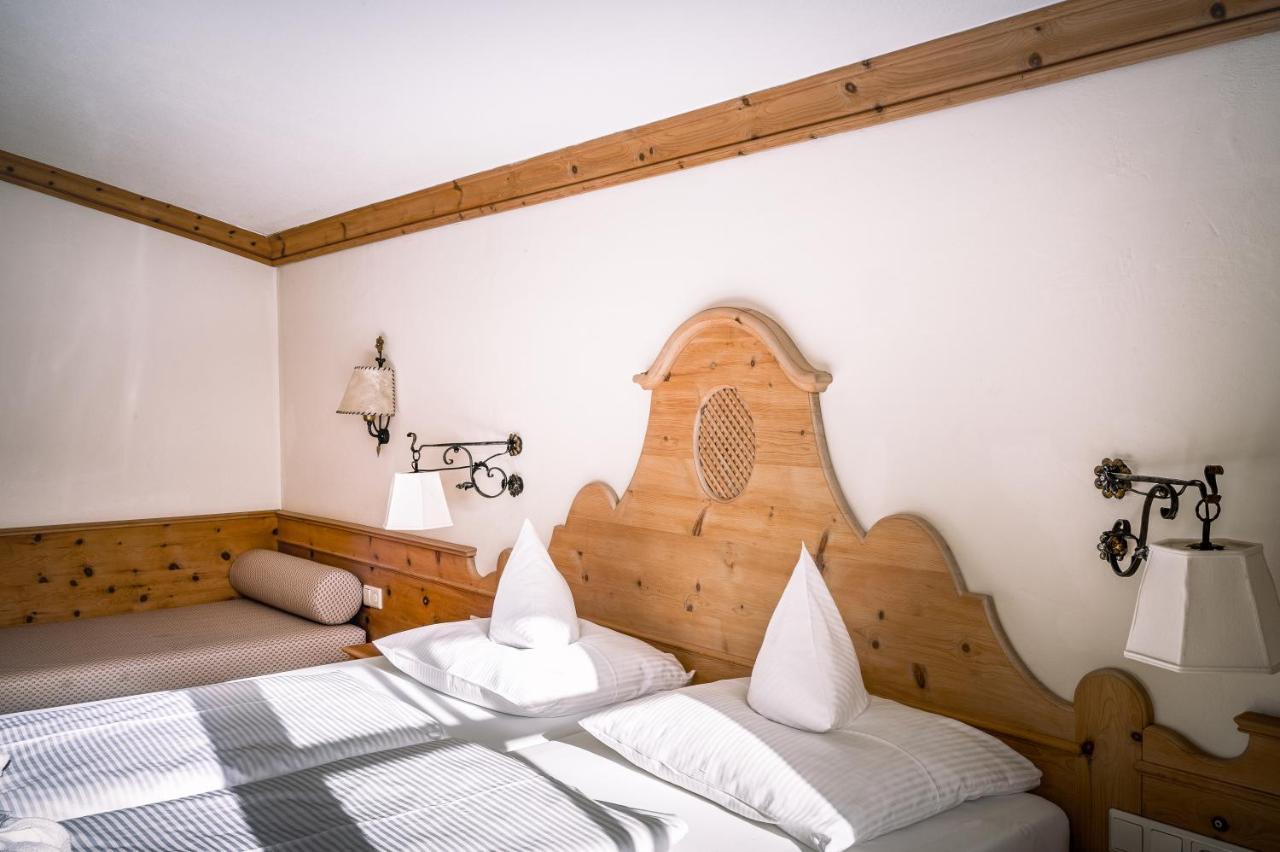 Hotel Tirolerhof - Familotel Zugspitze Ehrwald Exteriör bild