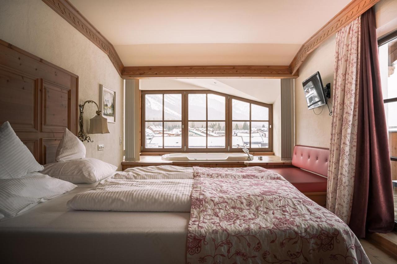 Hotel Tirolerhof - Familotel Zugspitze Ehrwald Exteriör bild
