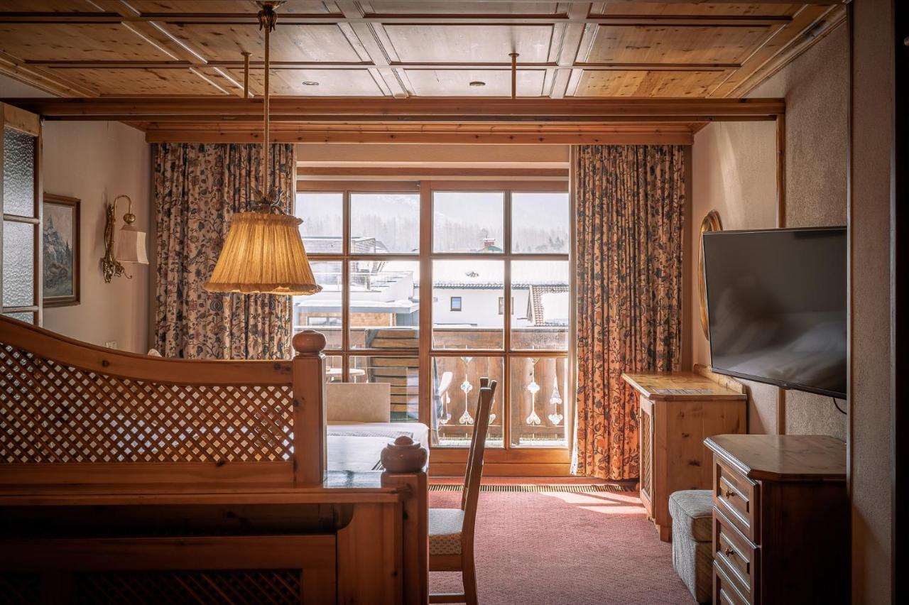 Hotel Tirolerhof - Familotel Zugspitze Ehrwald Exteriör bild